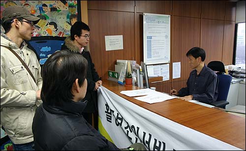 이날 기자회견 이후 전장연(준) 소속 중증장애인 6명은 국가인권위원회에 진정서를 제출했다. 